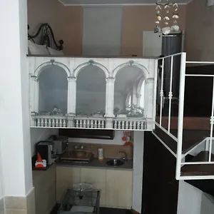 https://la-piccola-corte.lecce-hotels.com